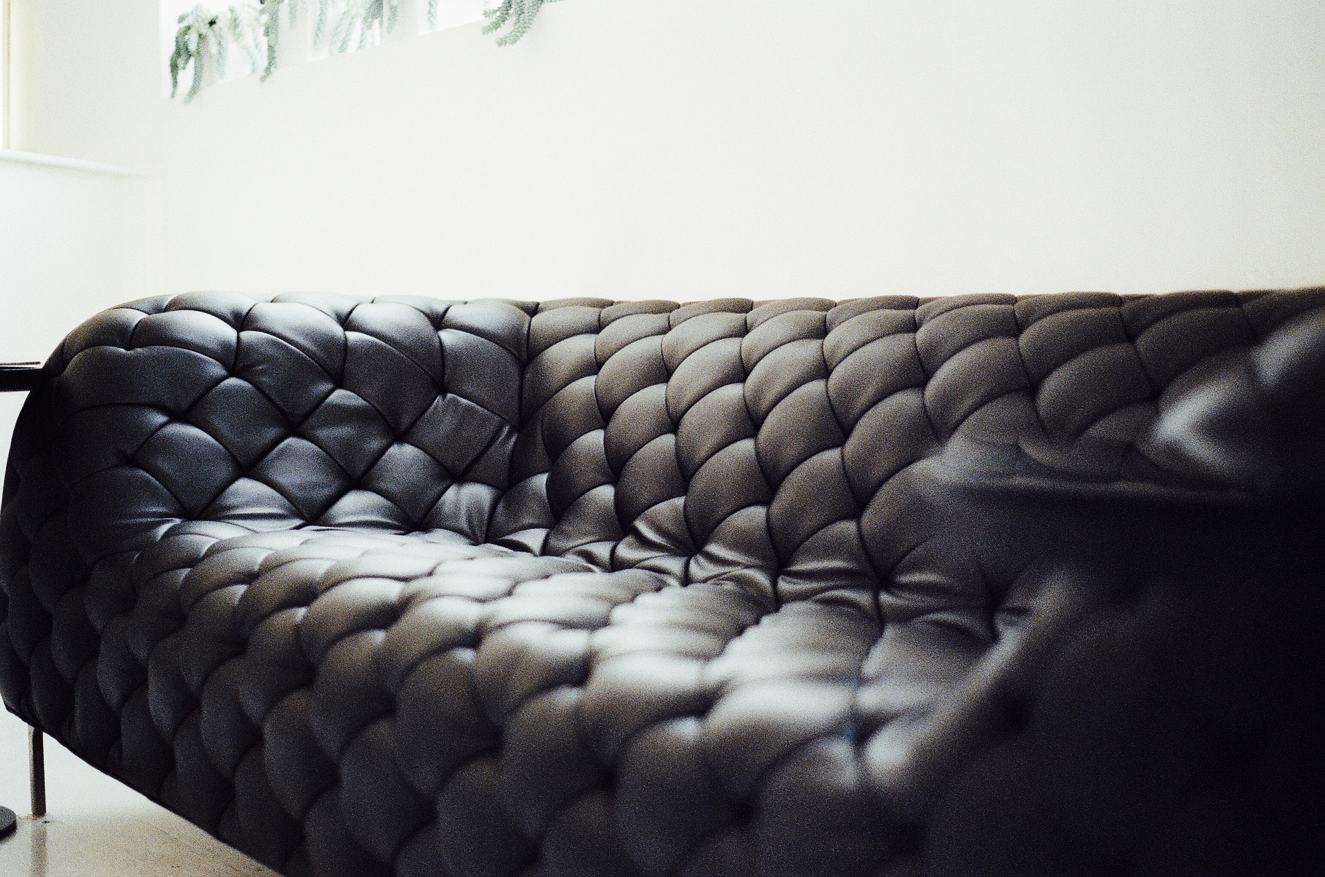 Comment nettoyer efficacement un canapé en cuir ?