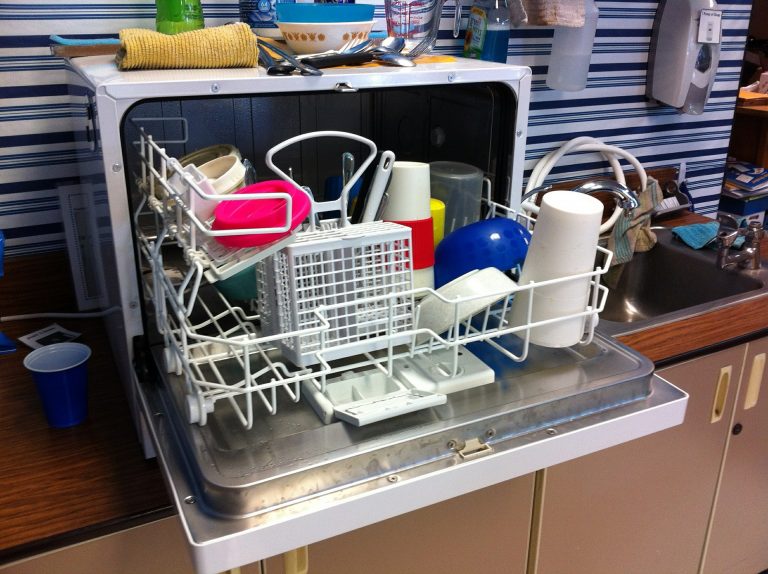 Comment nettoyer un lave-vaisselle ? - Côté Maison