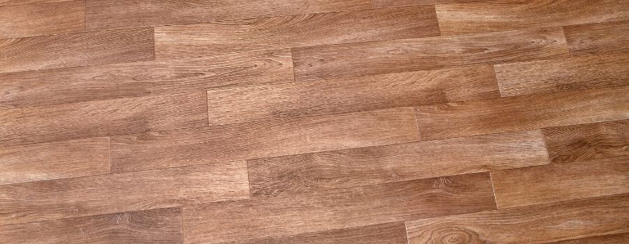 Les astuces de grand-mère naturelles pour nettoyer un sol en lino