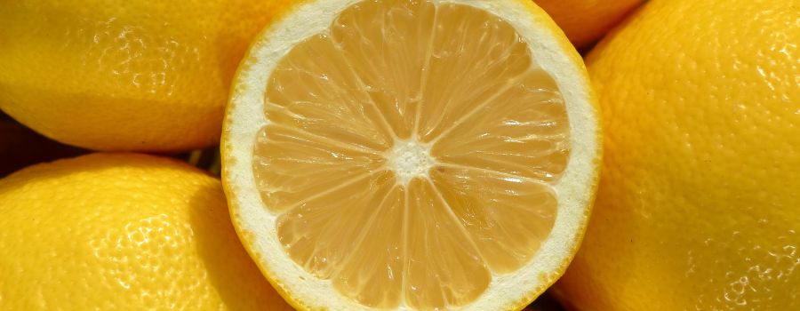 Faites votre désodorisant naturel au citron pour la maison sans produit chimique